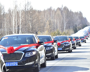 吉林支援湖北医疗队凯旋 一汽红旗接英雄回家