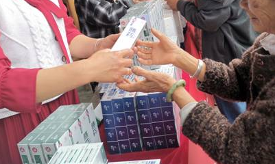 “暖愛”五一假期：雲南騰藥免費贈送群眾50000支牙膏