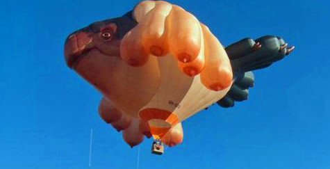 &ldquo;巨鲸&rdquo;现空中 庆堪培拉建城百年