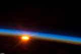 宇航员捕捉南太平洋日出壮美画面