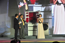 志玲向经销商表感谢