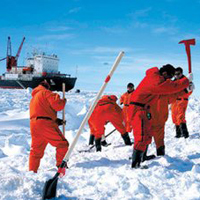南极考察的主要课题和研究手段是哪些？