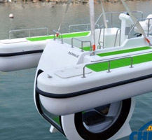 神奇半潜式游艇 能畅游水下世界