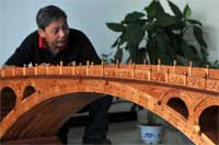 河北农民手工打造&ldquo;迷你赵州桥&rdquo;