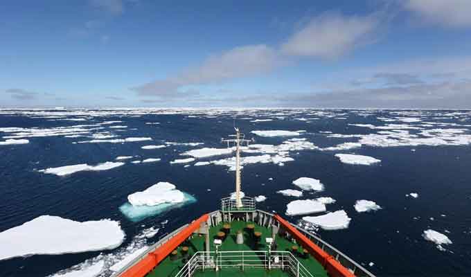 “雪龍”號順利穿越西風帶抵達南極浮冰區(組圖)