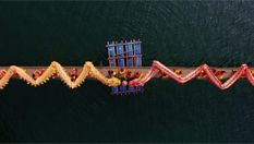 長沙石燕湖上演水上舞龍迎元宵