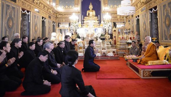 泰国政府官员拜谒泰国第20任僧王