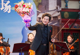 吕思清的艺术观与爱情观