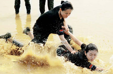 “空中霸王花”练成记 女神化身女汉子