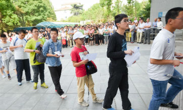 新闻链接：国外大学如何自主招生？