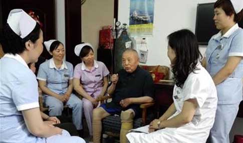 95岁抗战老兵讲党课