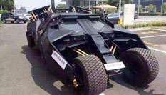 车主开千万蝙蝠车堵4S店