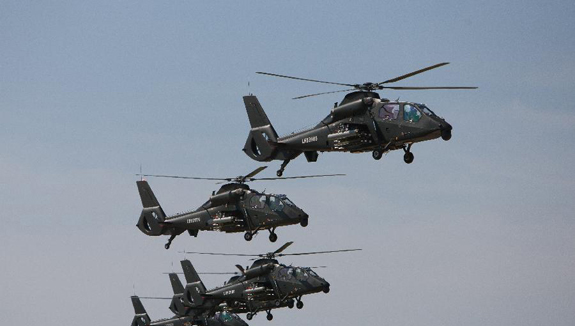 受阅直升机起飞