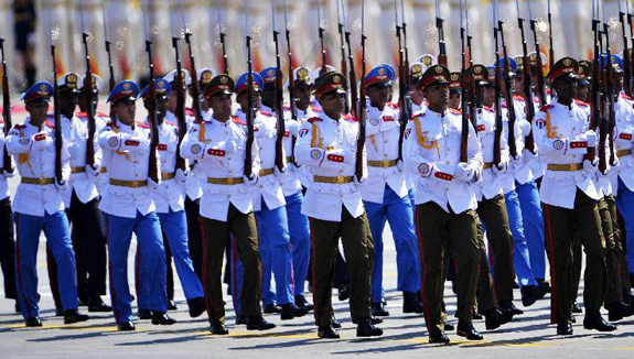 古巴方队通过天安门广场