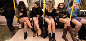全球“無褲日”:不穿褲子乘地鐵