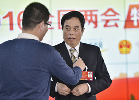 高德康在准备访谈