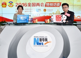 董明珠做客新华网两会访谈直播间