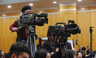 记者在会议现场