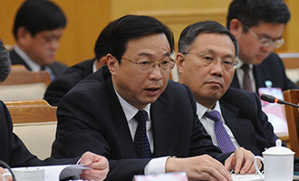 全国人大代表龙长春在会上发言