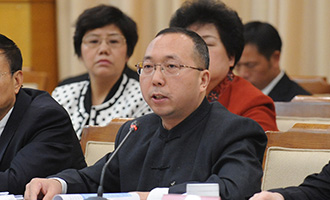 全国人大代表夏庆丰在会上发言