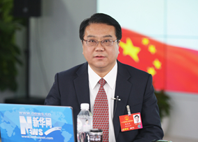 张庆军与新华网网友在线交流