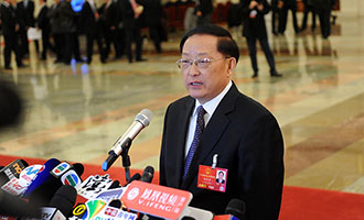 住建部部长陈政高接受记者采访