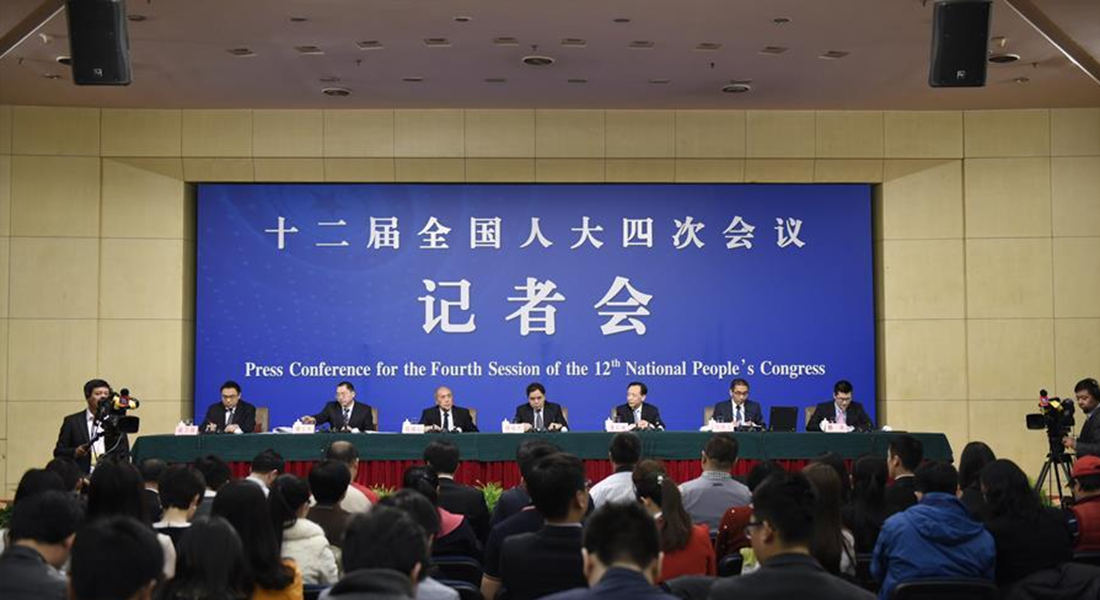 回放：五位全国人大相关负责人就“人大监督工作”答问