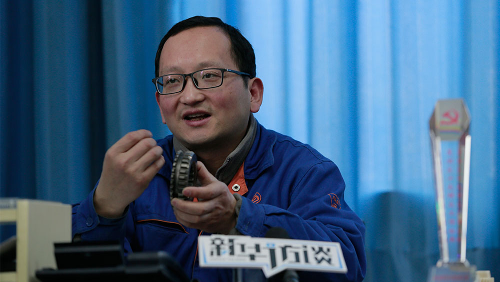 【基层代表委员的行李箱】曹晶,带个齿轮上两