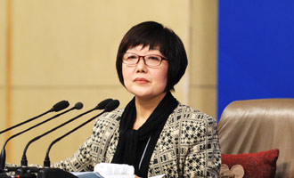 记者会主持人王冬梅