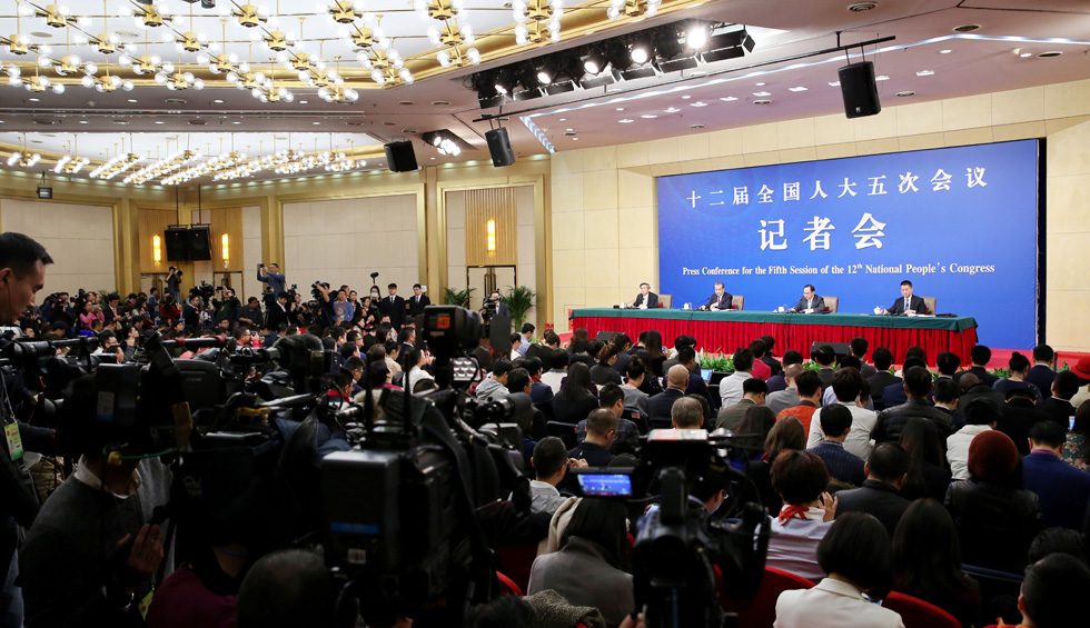 回放：外交部部長王毅就中國的外交政策和對外關係答記者問