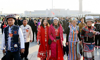 代表抵达天安门广场