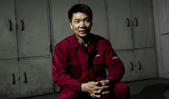 钳工盛保柱：“笨法子”试出“智造”新方案