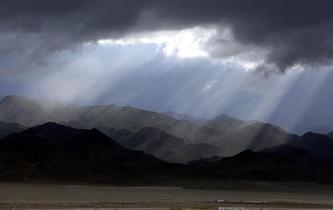 風起雲涌東天山