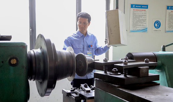 桑仁龙：以钉钉子精神扎根航空事业