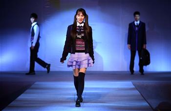 校園T臺上演最美校服秀