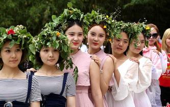 130對雙胞胎同框合影上演超級大撞臉