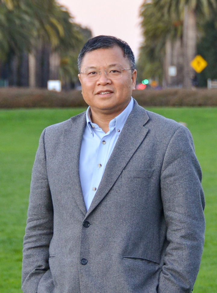 新华社评论员：心怀爱国之情 笃行报国之志