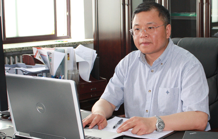 新华社评论员：淡泊名利 甘于奉献