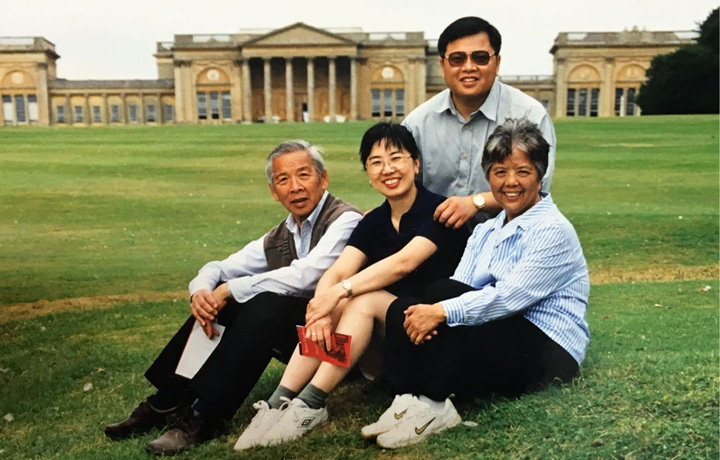 新华社评论员：让报国初心铺染生命底色