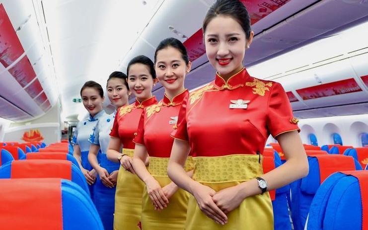 廈航新款專包機空姐制服亮相