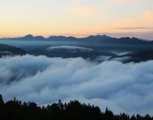 千年古村落雲海景觀壯美 篝火晚會燃激情