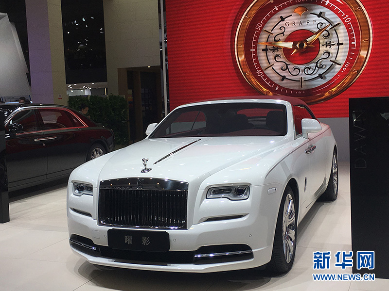 围观！2017成都车展豪华车的正确打开方式(组图)