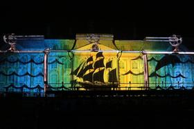 聖彼得堡彼得夏宮燈光秀開啟秋天噴泉季
