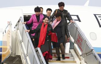 出席十九大的新疆代表團抵京