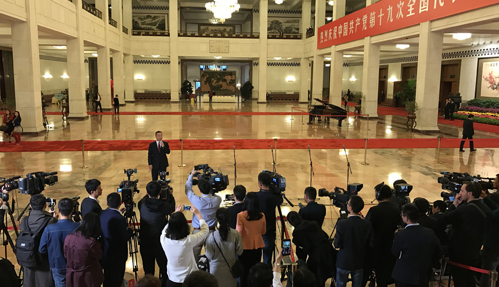 【直播】十九大党代表通道第一次采访活动