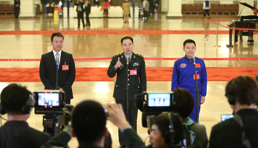 【直播】十九大党代表通道第一次采访活动