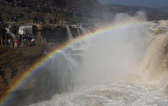 黃河壺口瀑布彩虹高挂