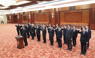 部长、委员会主任、央行行长、审计长进行宪法宣誓