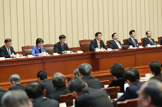 十三届全国人大常委会第一次会议在京举行 栗战书主持并讲话