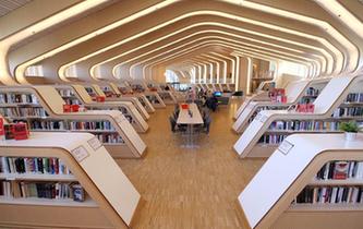 走进挪威最美小镇图书馆